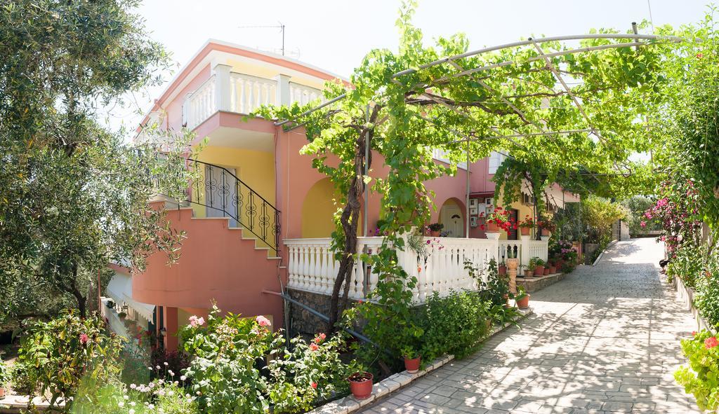 Nikolaou Thomas House Apartment ปาร์กา ภายนอก รูปภาพ